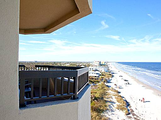 8 Hotel Rooms With Balcony Or Private Terrace In New Smyrna Beach