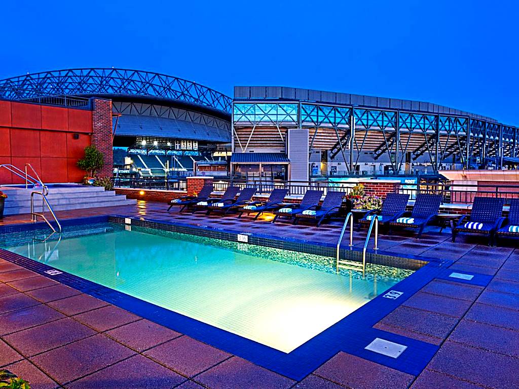 5 Hotels with Rooftop Pool in Seattle Isa's Guide 2024