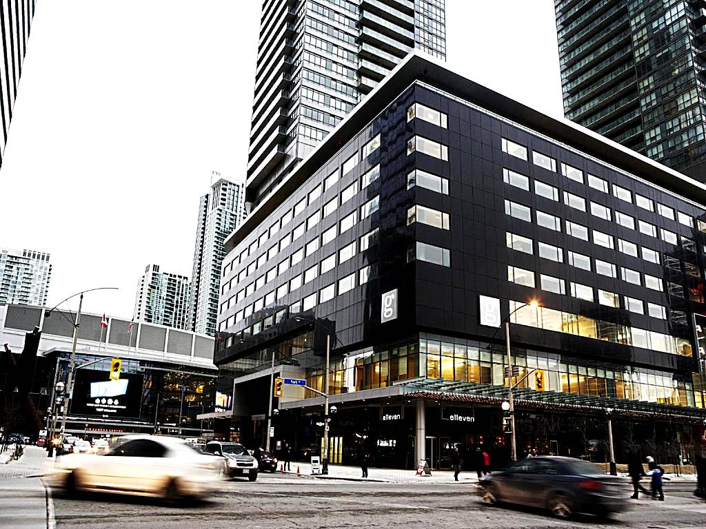 Top 20 Luxury Hotels Near Rogers Centre Toronto