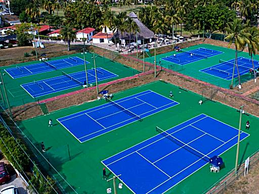 Top 5 Hotels with Tennis Court in Manzanillo - Ted's Guide