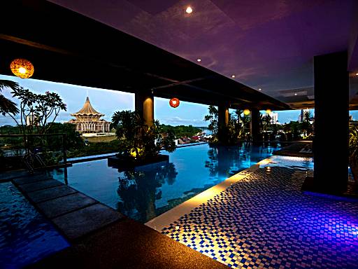 Hotel near waterfront kuching