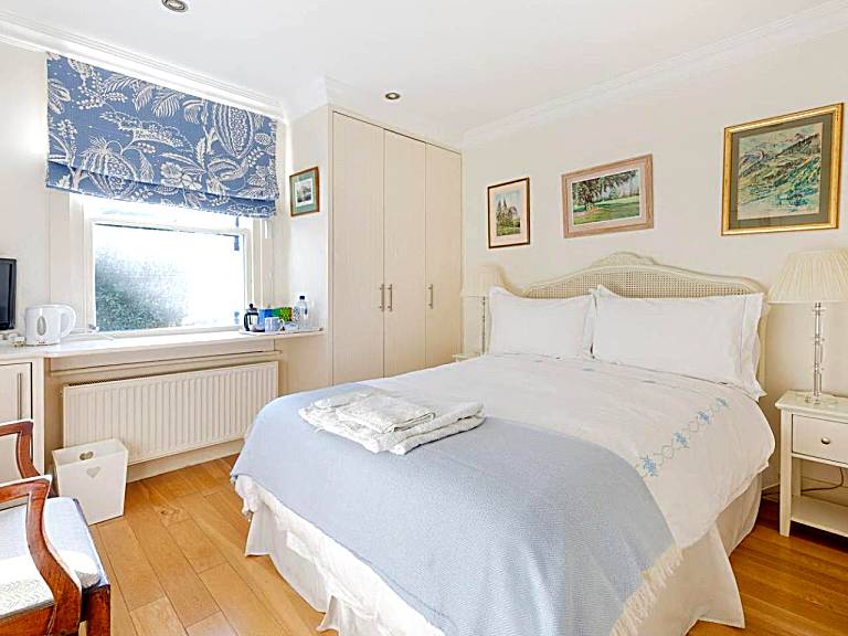 Top 20 Bed Breakfasts In London, Parsons King Bed And Breakfast