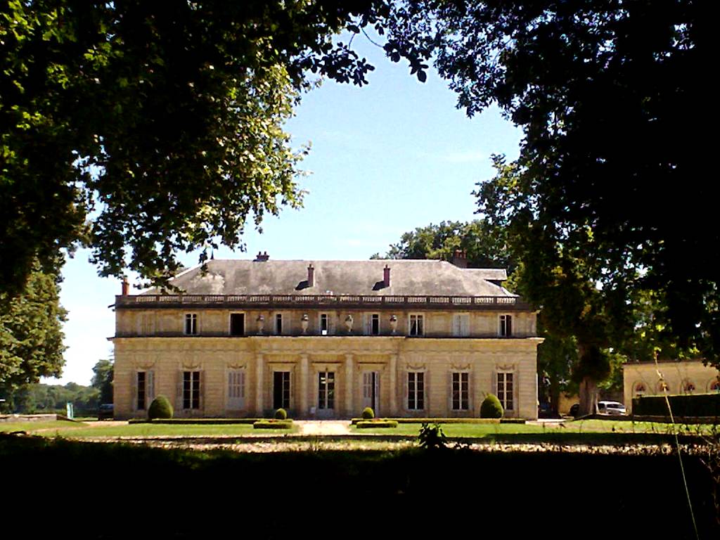 Le Château de BRESSEY & son Orangerie