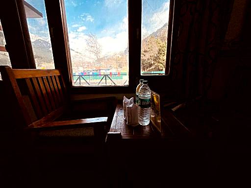 Hotel Kanchani - A Majestic Mountain Retreat