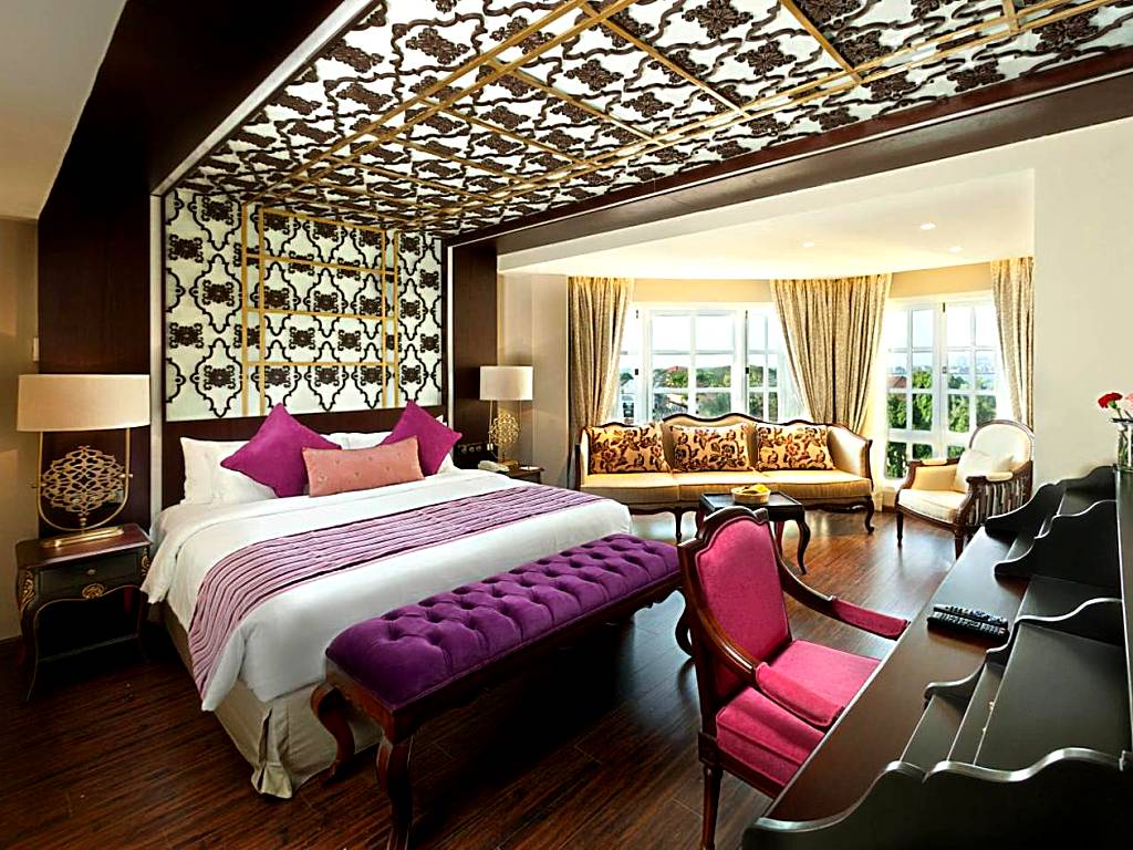 Fragrant Nature Kochi - A Five star Classified Hotel