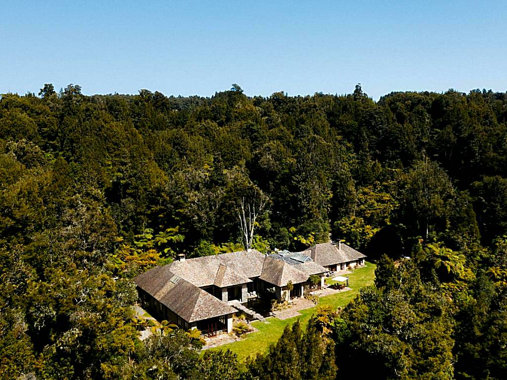 Treetops Lodge & Estate