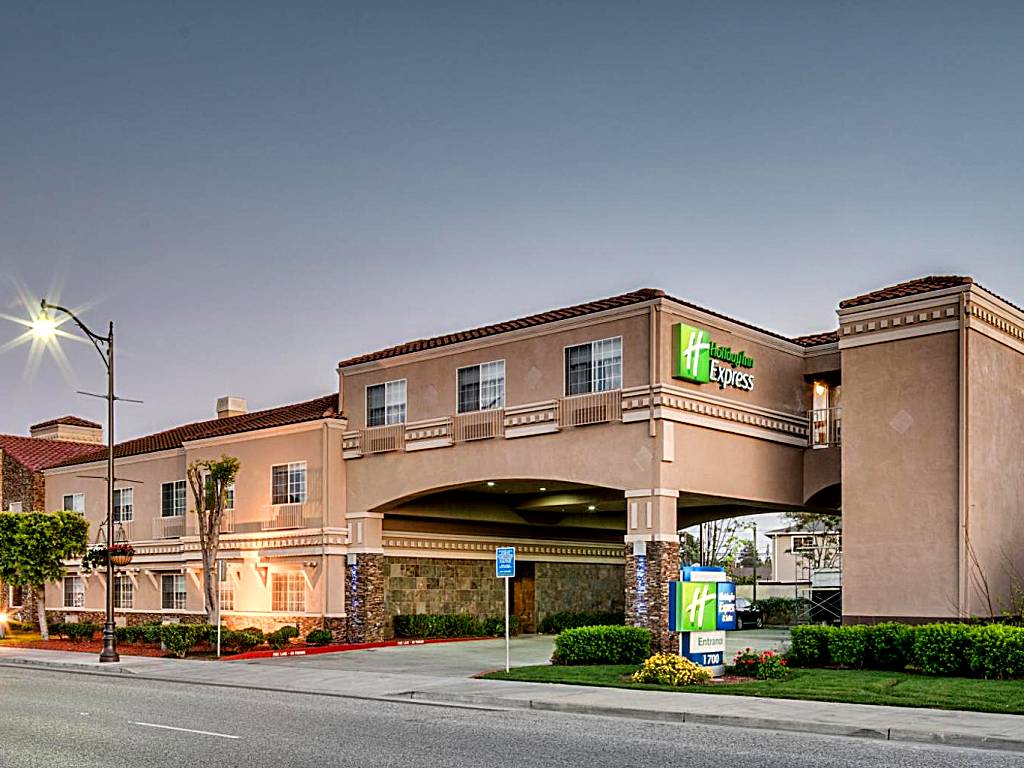 Holiday Inn Express & Suites Santa Clara, an IHG Hotel