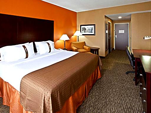 8 Hotel Rooms with Jacuzzi in Louisville - Anna&#39;s Guide 2020