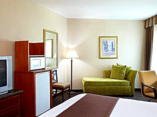 Holiday Inn Express - Biloxi - Beach Blvd, an IHG Hotel