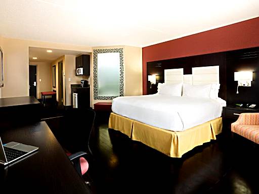 Holiday Inn Express Hotel & Suites Ottawa West-Nepean, an IHG Hotel