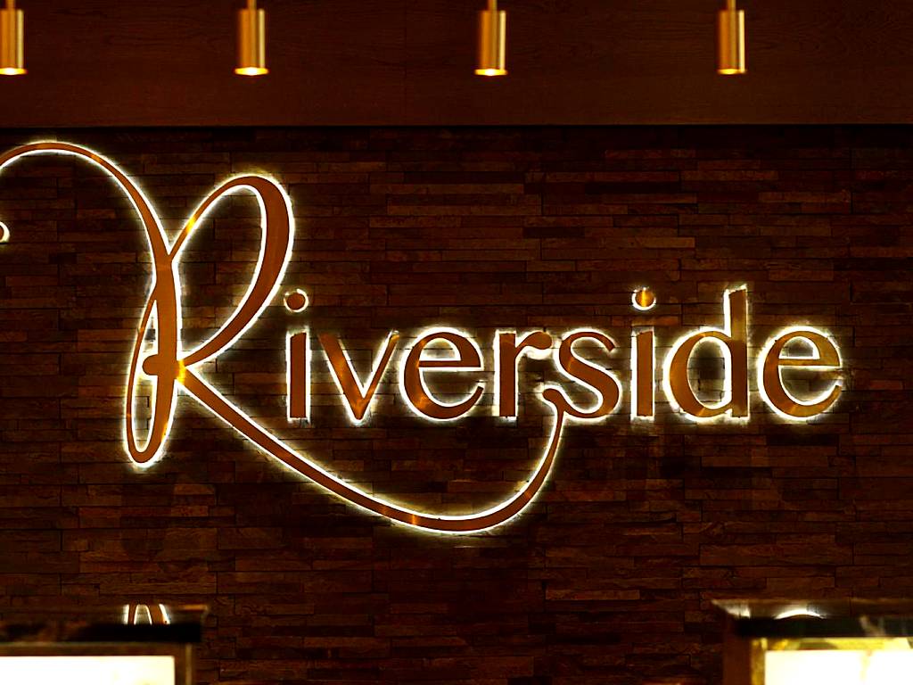 Riverside Lodge Hotel