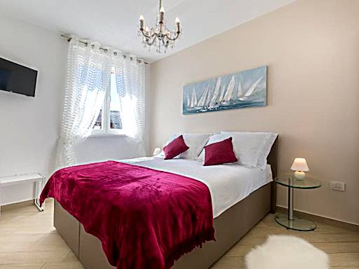 Central Boutique Apartments with balconies, in walking distance to the sea