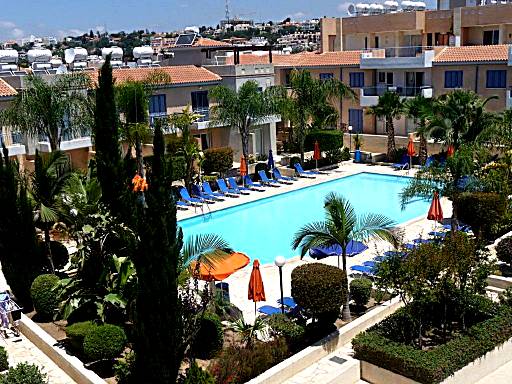 Aurora Townhouse - Complimentary Paphos Airport Transport