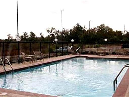 hotels in natchez ms with pool