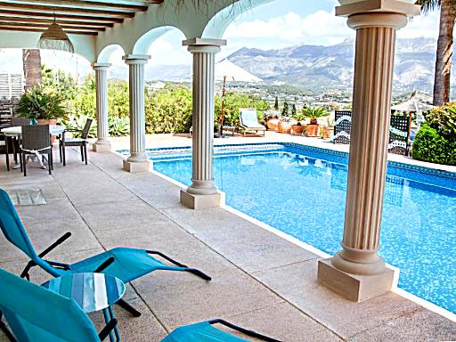 Villa Las Palmeras with private pool and garden