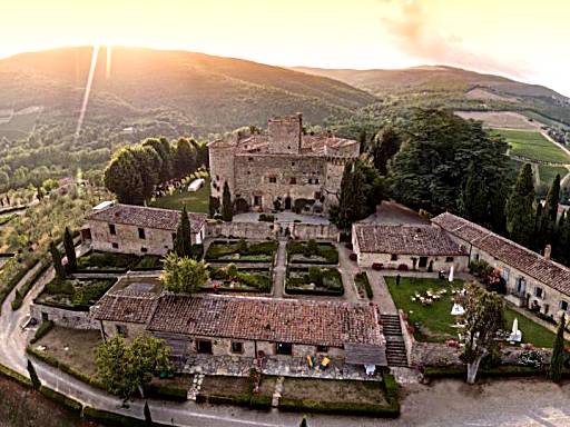 Castello Di Meleto Wine Destination - Camere in Castello e Appartamenti