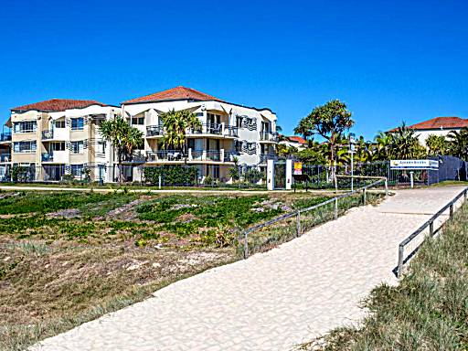 Golden Riviera Absolute Beachfront Resort