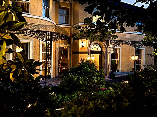 Cork's Vienna Woods Hotel & Villas