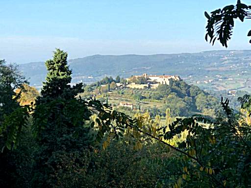 Cute House in Central Todi with Sensational Views of Surrounding Countryside