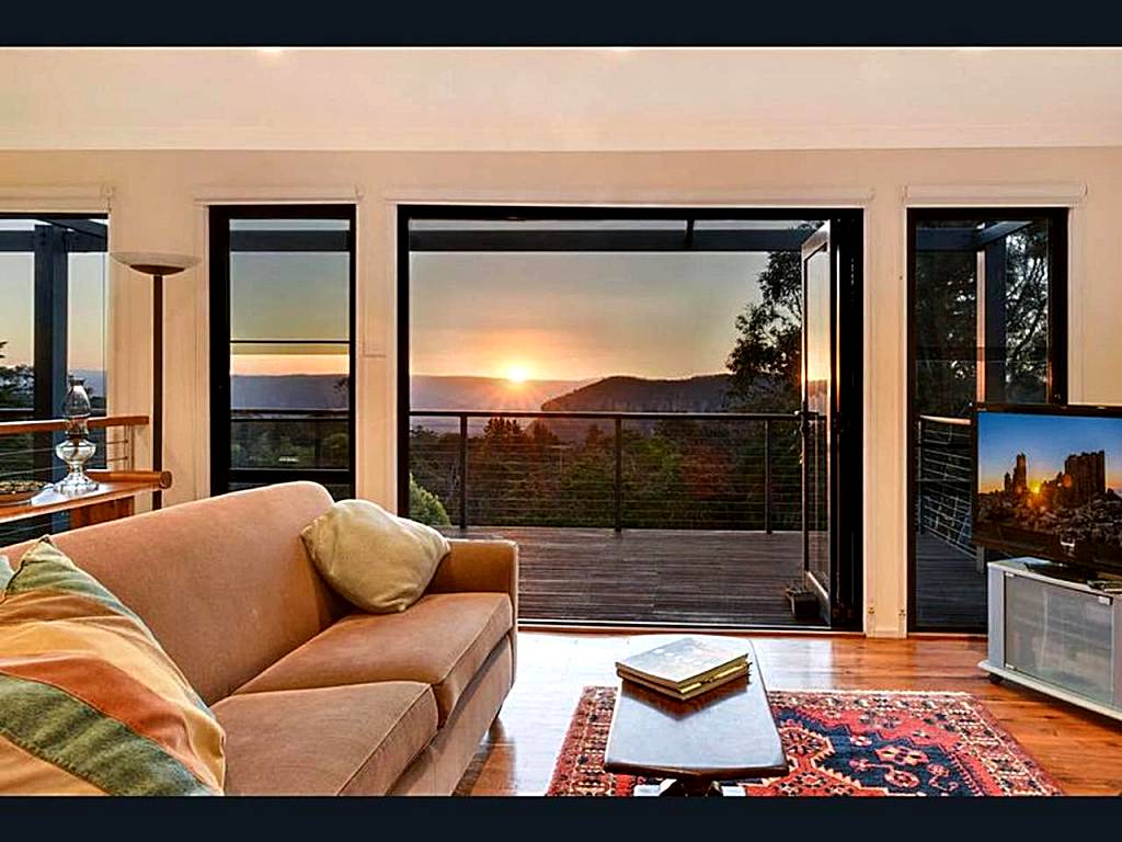 Narrow Neck Views - Peaceful 4 Bedroom Home with Stunning Views!