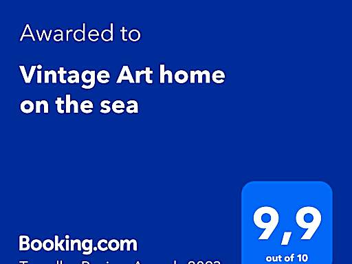 Vintage Art home on the sea