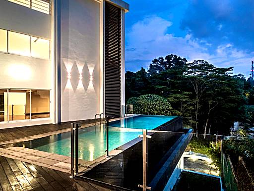 Hotel with private pool in room kl