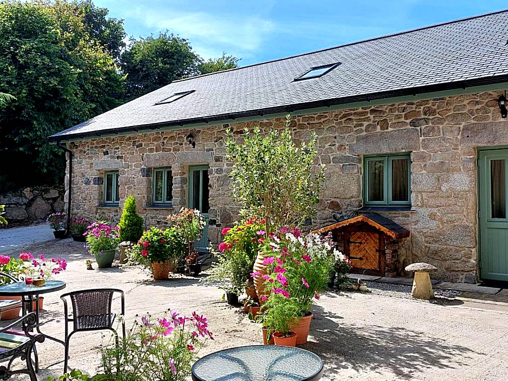Wesley House Holidays - Choice of 2 Quirky Cottages in 4 private acres