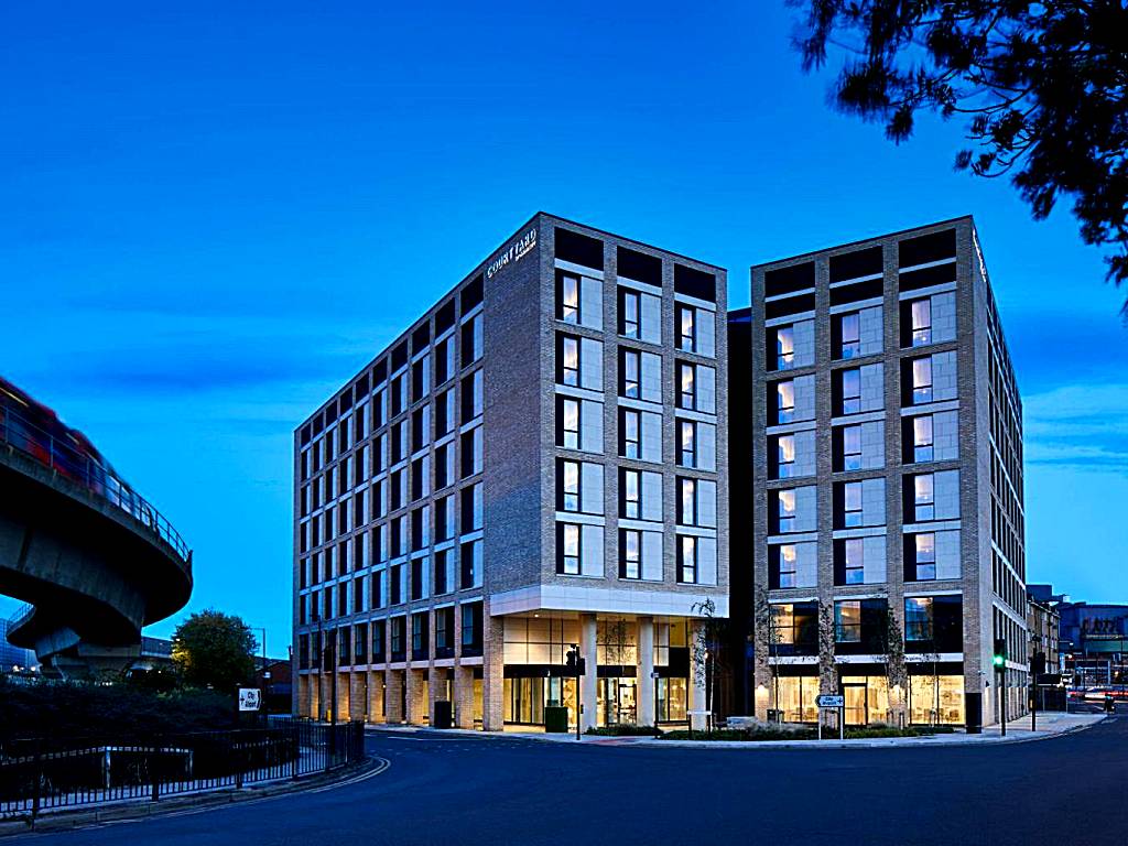 Courtyard by Marriott London City Airport