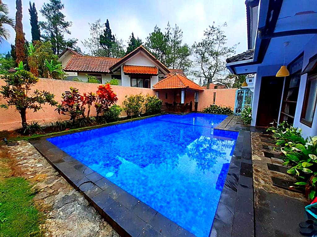 villa batu pandermanhill 4BR+swimming pool
