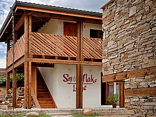 Къщи за гости Сноуфлейк Snowflake Chalet and Snowflake Lodge