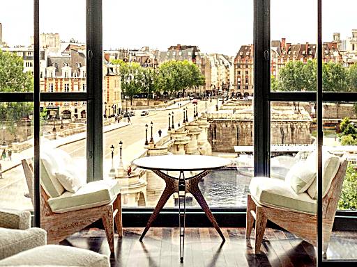 Rooms, Suites 5 star luxury hotel Paris - Near Louvre, Opera Garnier,  Saint-Honoré