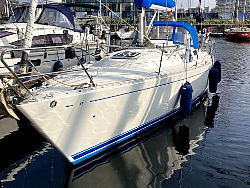 Entire Boat at St Katherine Docks 2 Available select using room options