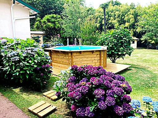 Villa de charme parc fleuri, arboré et piscine à BIARRITZ