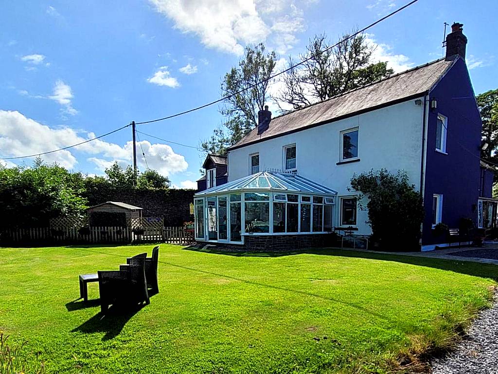 Hideaway Escapes, Farmhouse B&B, Ideal family stay or Romantic break, Friendly animals on our smallholding in a beautiful country setting close to Narberth