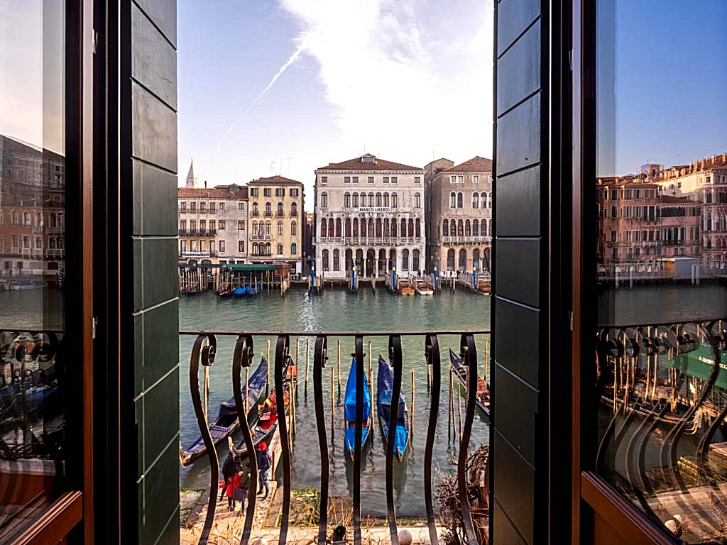 Design Apartment with Balcony on the Grand Canal R&R