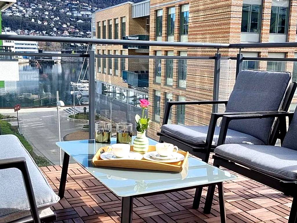 Modern Apartment - Amazing Terrace and Fjord View, Close to City Center