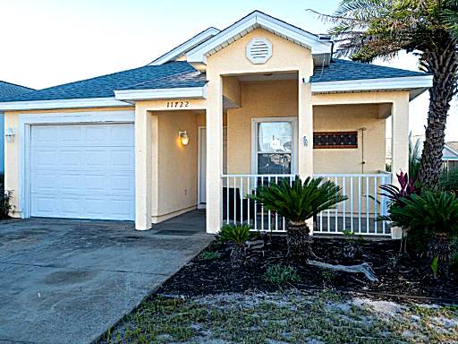 PALM COVE VACATION HOME- One level, Community pool, Pet Friendly