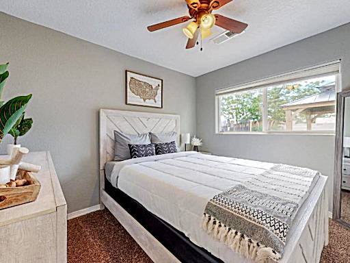 Comfortable 3-bedroom home with spacious backyard