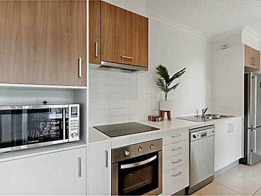 Peaceful 1-Bed Apartment Close to Lonsdale St