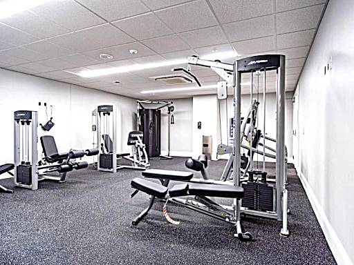 HostWise Stays - The Washington at Chatham - Free Parking, Private Gym, Skyline Views!