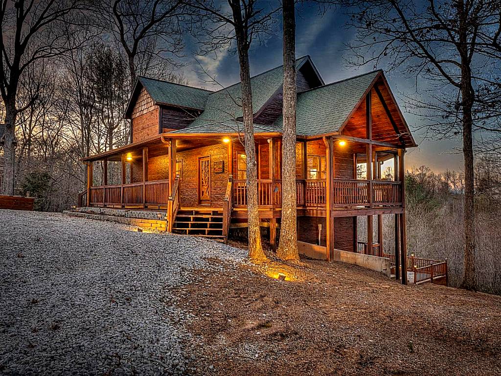 Cozy Blue Ridge Cabin in Heart of the Mountains