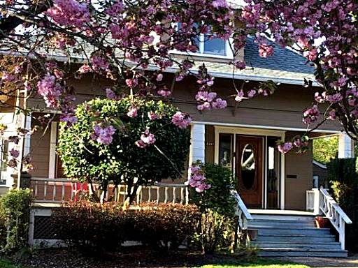 Southeast Portland Comfy & Eclectic Craftsman Home