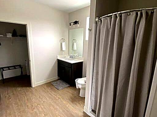 River Front Luxury Furnished Studio Downtown QC