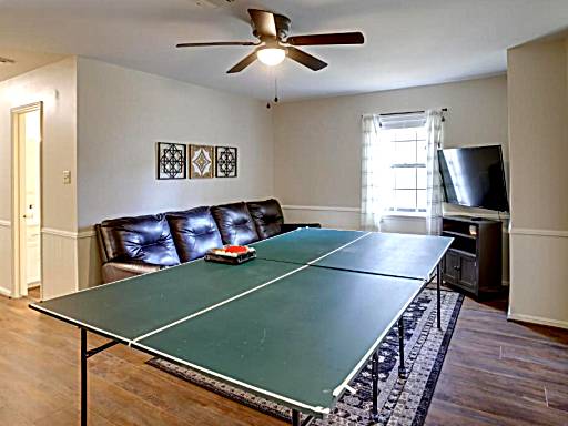 Spacious Houston Vacation Rental with Home Office
