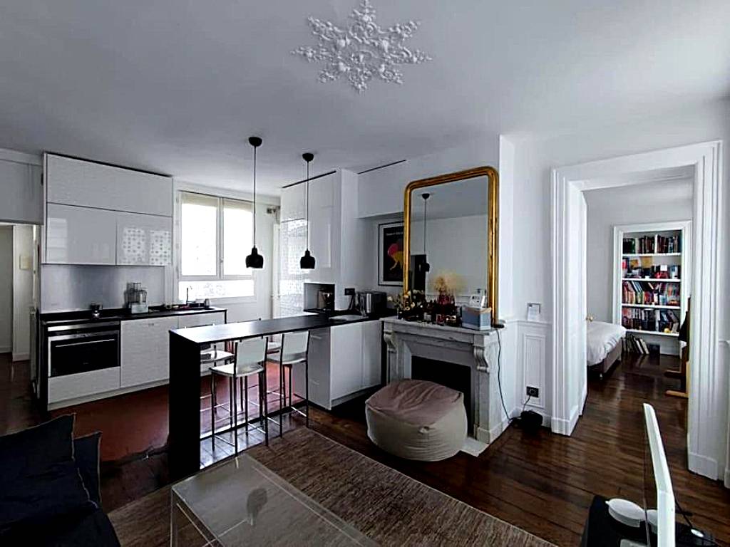 Air conditioning Paris central stylish apartment